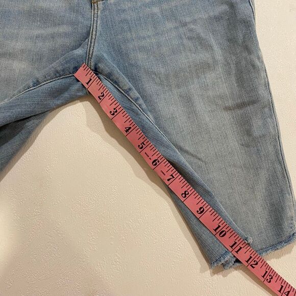 Good American Light Wash Denim Bermuda Shorts Size 2/26 - Picture 6 of 8